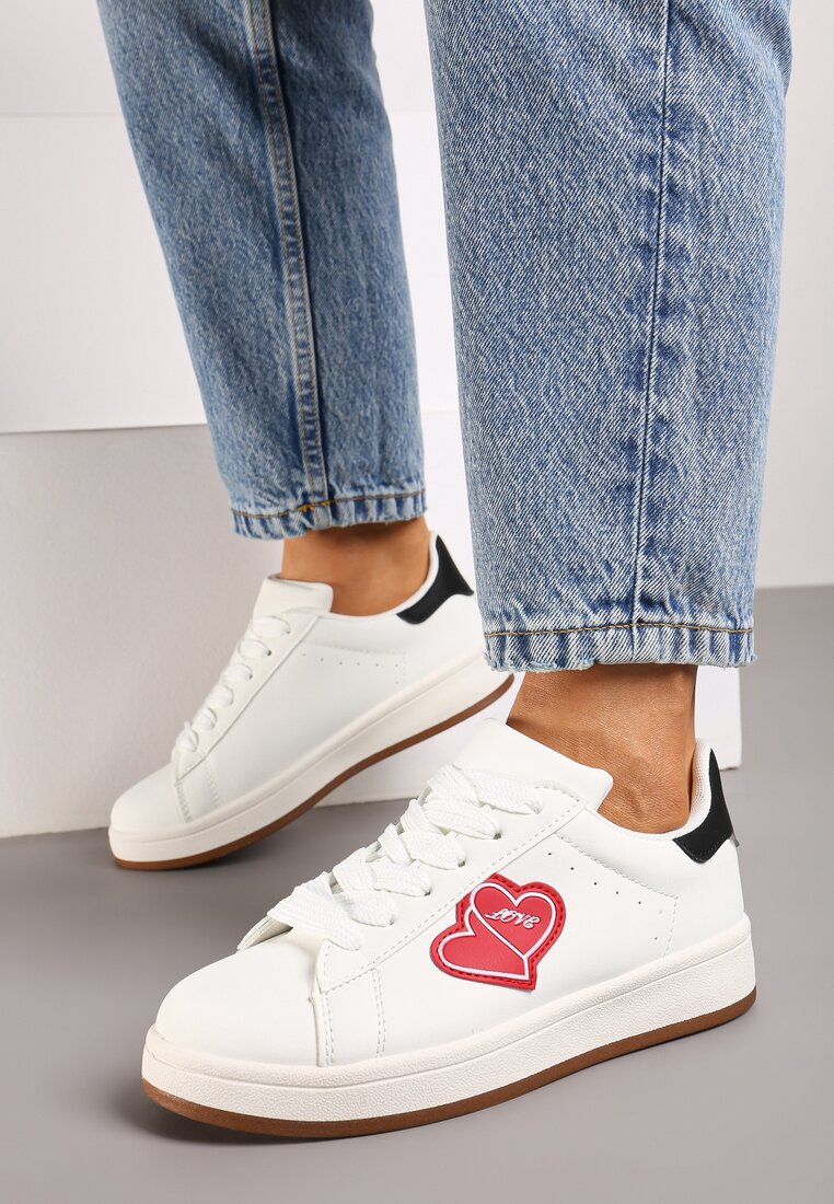 Białe Sneakersy z Naszywką z Serduszkami Musitala