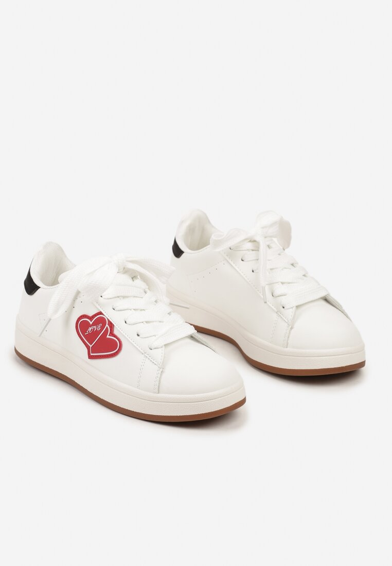 Białe Sneakersy z Naszywką z Serduszkami Musitala