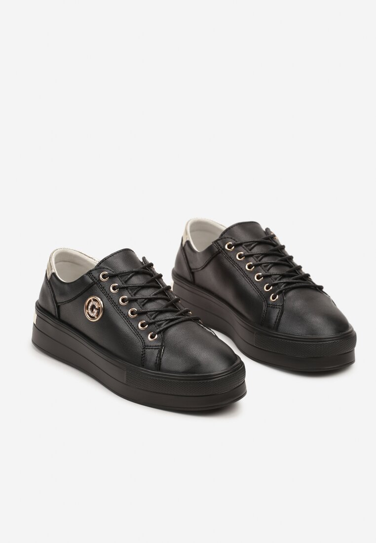 Czarne Sneakersy ze Skóry na Grubej Podeszwie Ozdobione Metaliczną Aplikacją Caelumia
