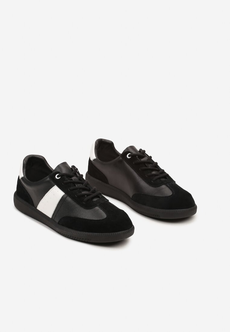 Czarno-Białe Skórzane Płaskie Sneakersy Wykończone Przeszyciami Milonara