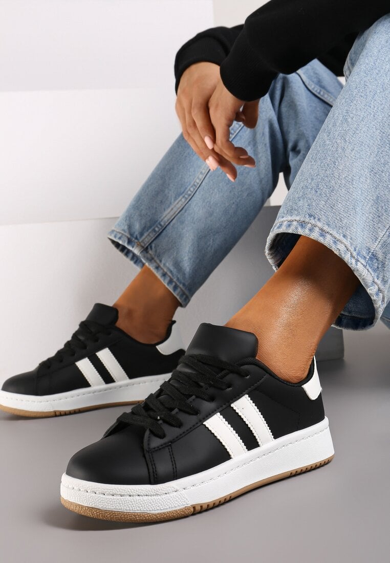 Czarne Płaskie Sneakersy z Kontrastowymi Paskami Navisana