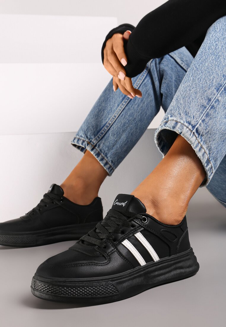 Czarno-Białe Sneakersy na Płaskiej Podeszwie Ozdobione Paskami Noraria