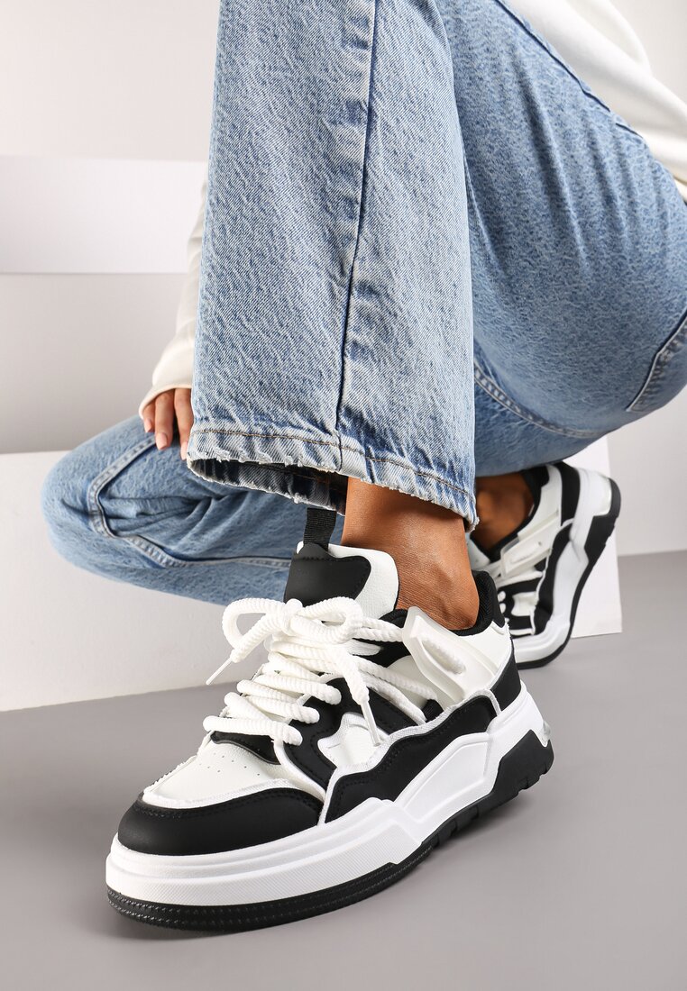 Czarne Płaskie Sneakersy z Geometrycznym Zdobieniem Evithia