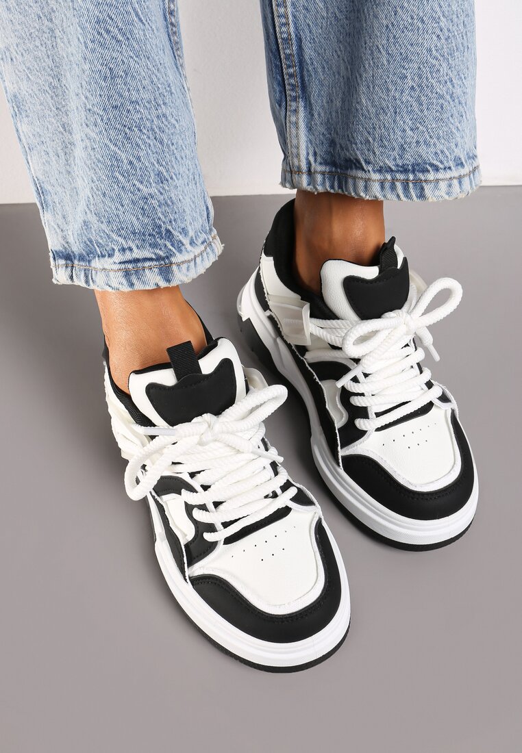 Czarne Płaskie Sneakersy z Geometrycznym Zdobieniem Evithia