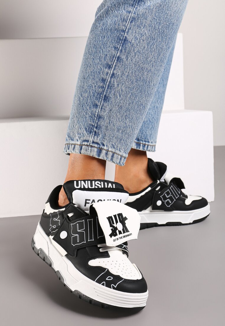 Czarno-Białe Płaskie Sznurowane Sneakersy z Napisami Friefra