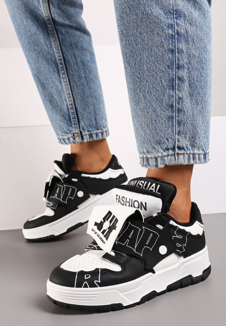 Czarno-Białe Płaskie Sznurowane Sneakersy z Napisami Friefra