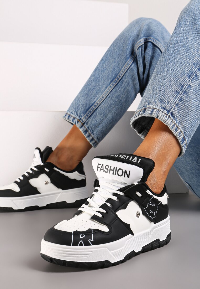 Czarno-Białe Płaskie Sznurowane Sneakersy z Napisami Friefra