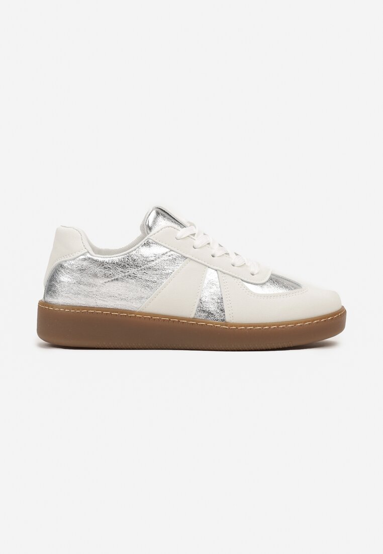 Biało-Srebrne Płaskie Sneakersy z Metaliczną Wstawką Nevsina