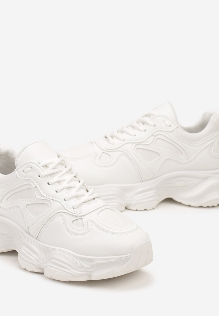 Białe Sneakersy na Grubej Podeszwie z Geometrycznym Wzorem Mevanira