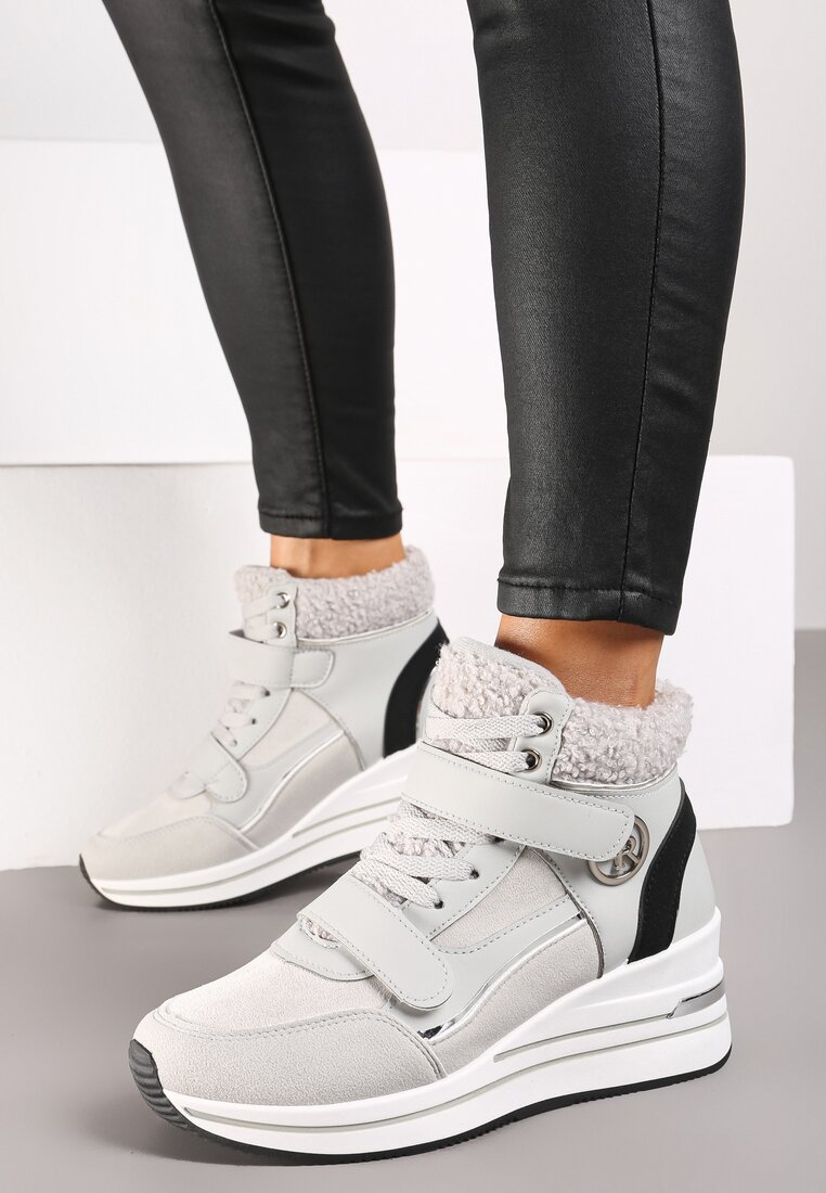 Szare Sznurowane Sneakersy na Koturnie ze Sztucznym Futrem i Metalicznymi Aplikacjami Leridras