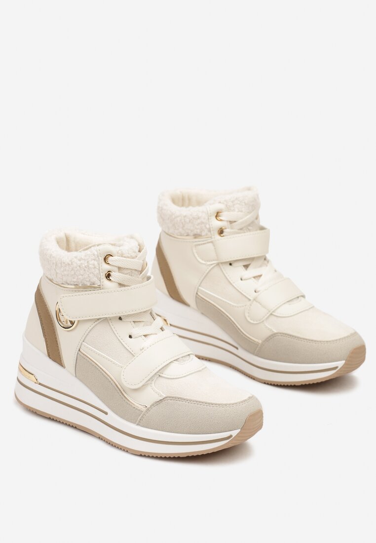 Beżowe Sznurowane Sneakersy na Koturnie ze Sztucznym Futrem i Metalicznymi Aplikacjami Leridras