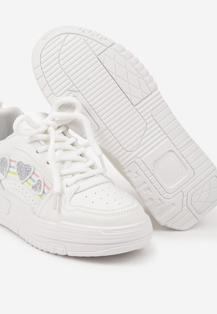 Białe Sneakersy z Naszywkami w Kształcie Serduszek Iritia