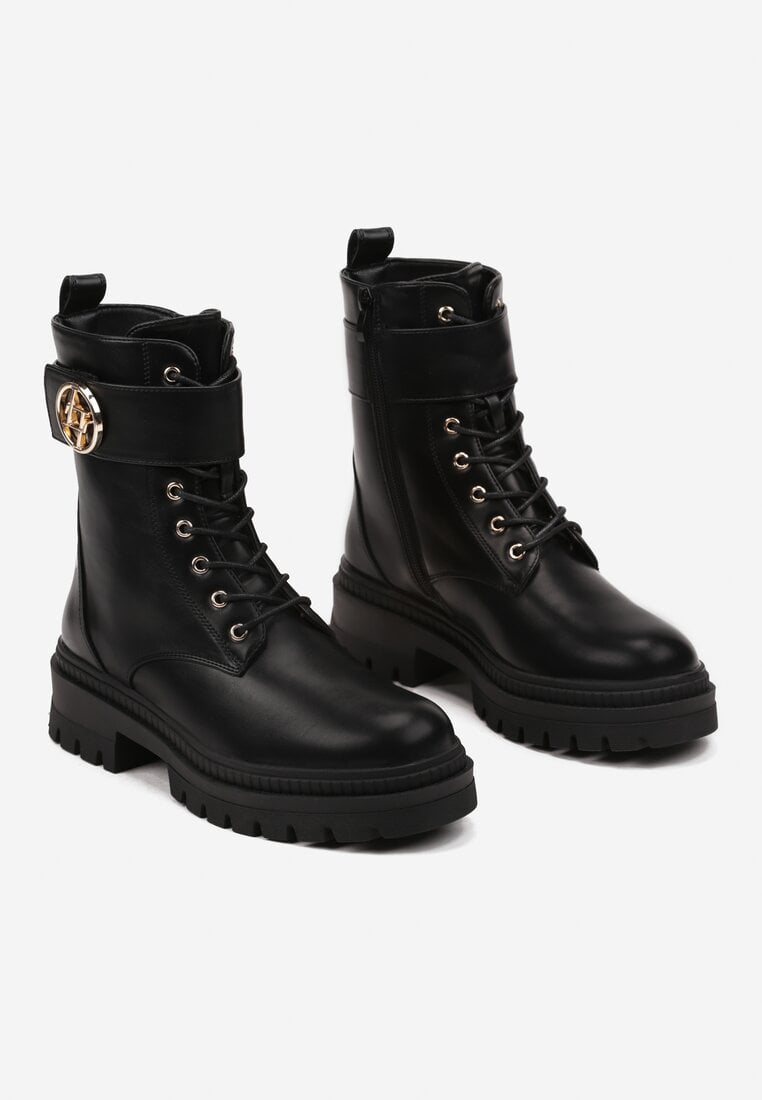 Czarne Botki Workery na Płaskiej Podeszwie z Paskiem na Rzep z Metaliczną Aplikacją Hanilda