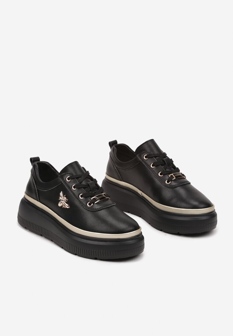 Czarne Skórzane Sneakersy na Grubej Podeszwie z Metaliczną Ozdobą Nericia