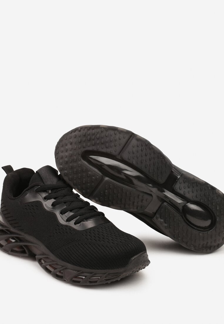 Czarne Sznurowane Buty Sportowe Sneakersy na Grubej Tłoczonej Podeszwie z Perforacją Karolae