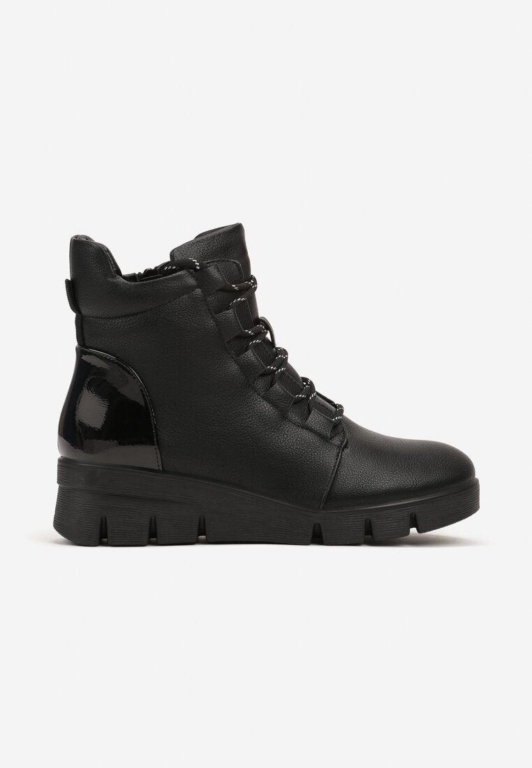 Czarne Botki Typu Sneakersy na Koturnie z Lakierowanymi Wstawkami Lirelissa