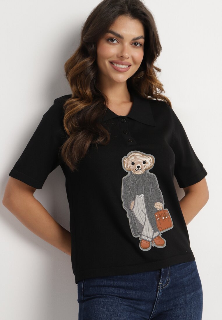 Czarny Wiskozowy T-shirt z Naszywką Misia i Guzikami przy Dekolcie Callidora