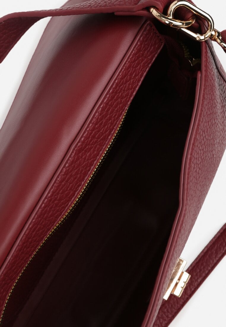 Bordowa Mała Prostokątna Torebka na Ramię z Dodatkowym Paskiem Ozdobiona Breloczkiem Creila