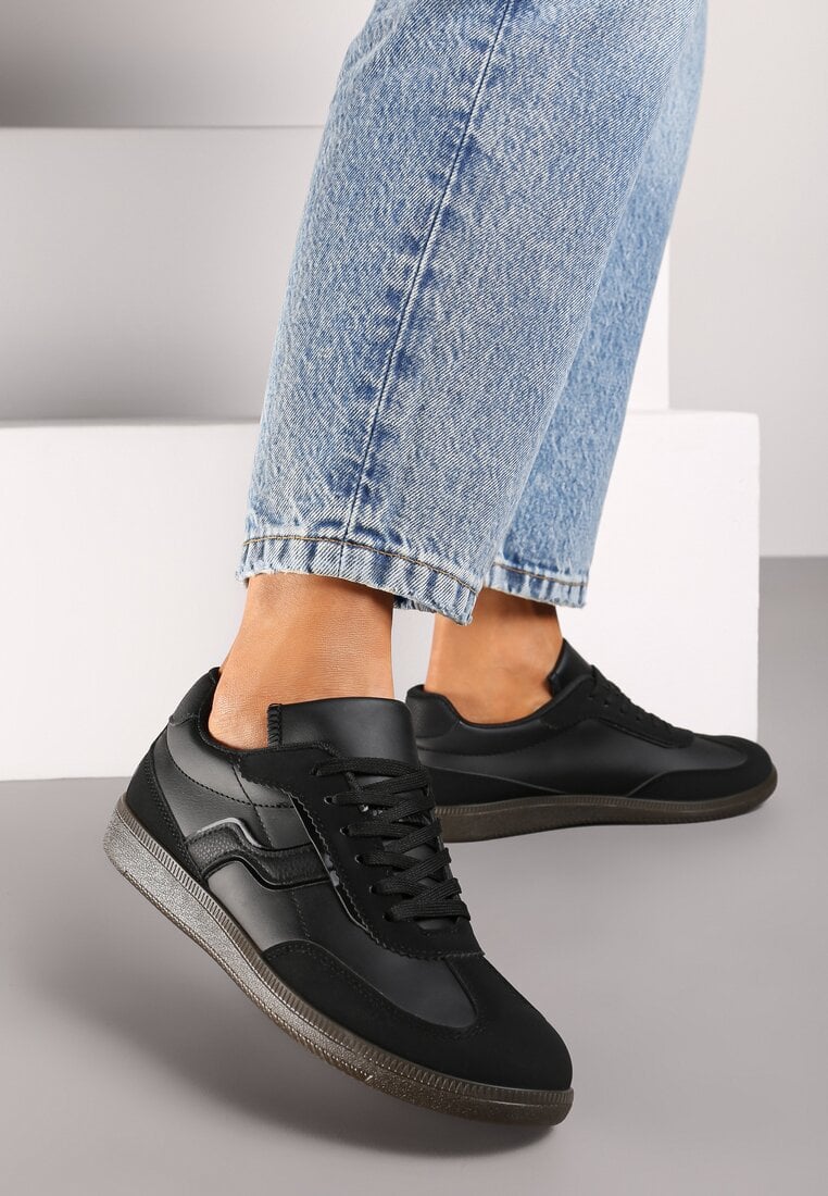 Czarne Sneakersy z Wywiniętym Językiem i Geometryczną Wstawką Riaviana