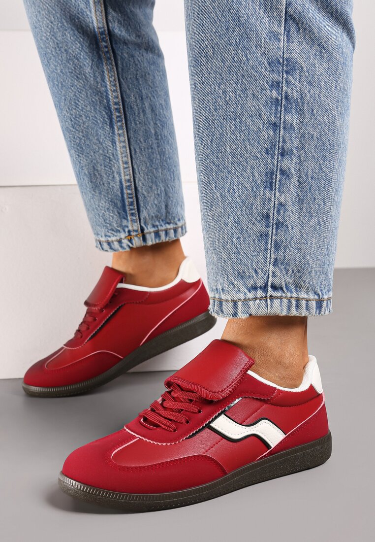 Czerwone Sneakersy z Wywiniętym Językiem i Geometryczną Wstawką Riaviana