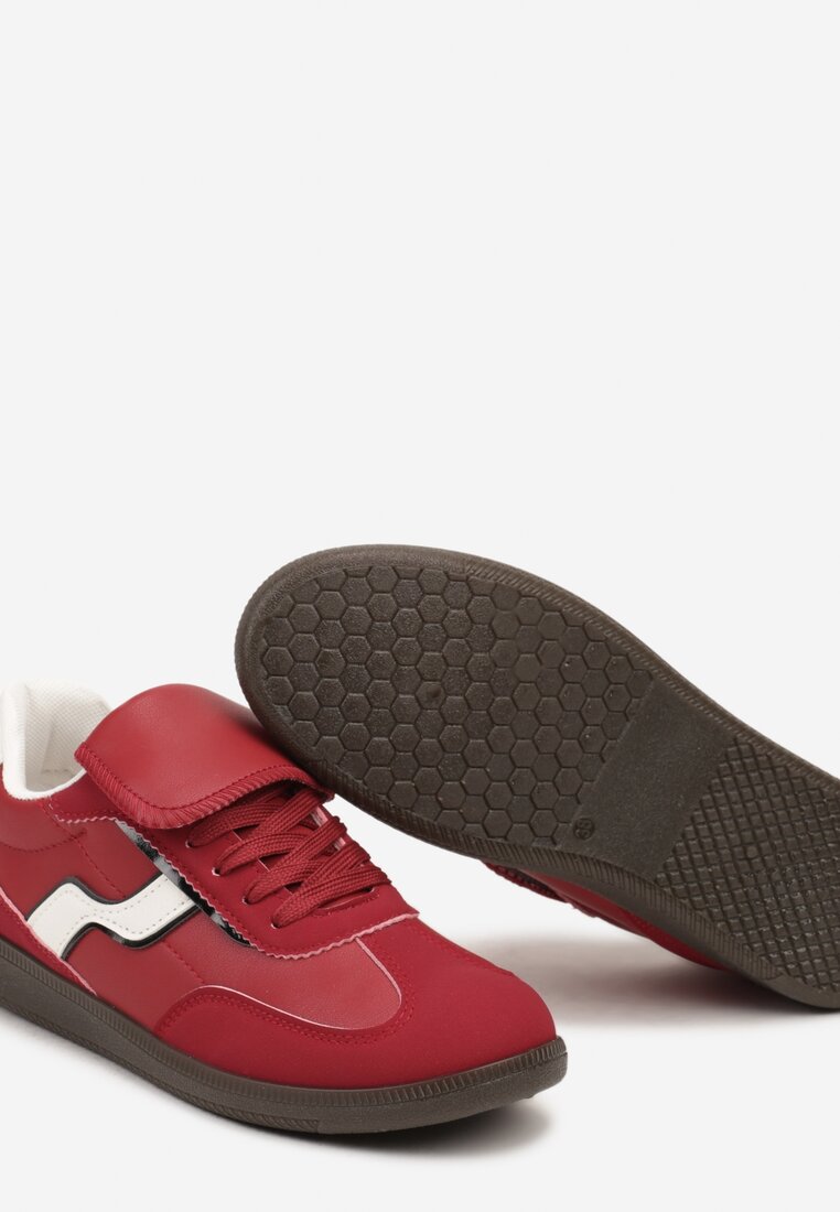 Czerwone Sneakersy z Wywiniętym Językiem i Geometryczną Wstawką Riaviana