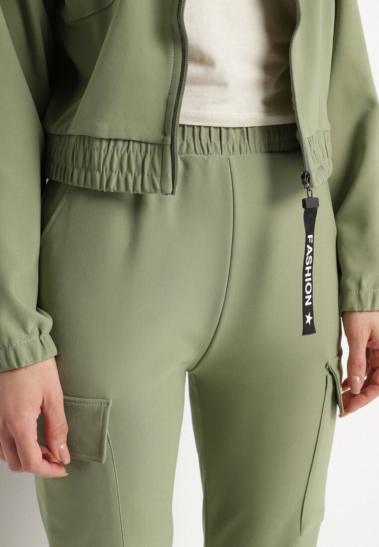 Zielony Streetwearowy Komplet Dresowy z Bluzą ze Stójką i Spodniami Typu Jogger z Kieszeniami Rialisea