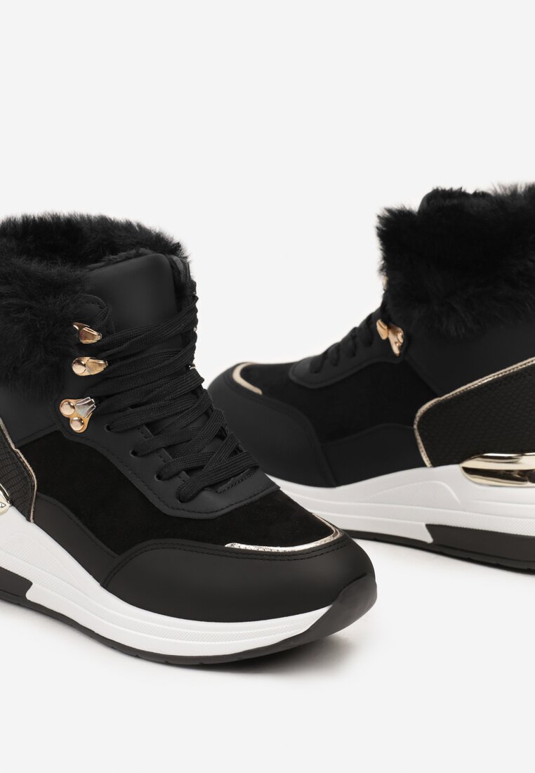 Czarne Sneakersy na Ukrytym Koturnie z Futerkową Wstawką i Metalicznym Akcentem Kaivn