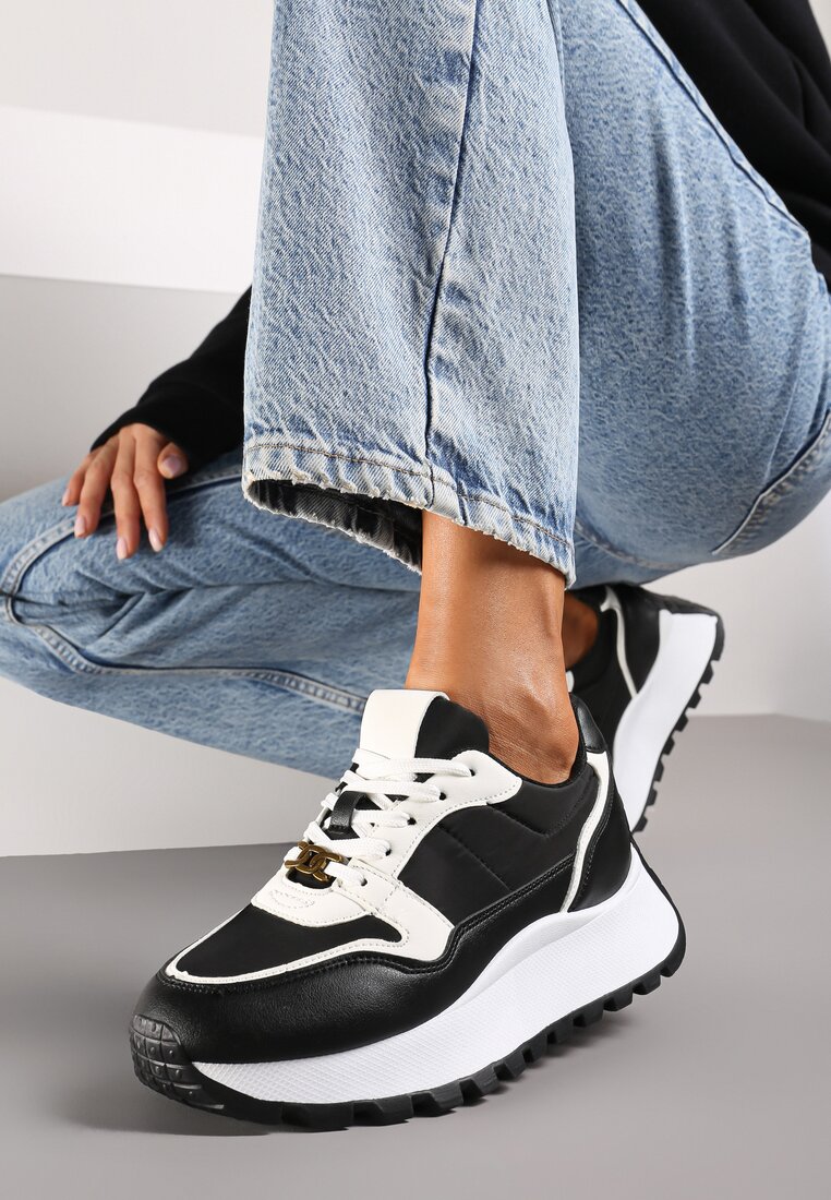 Czarne Sneakersy na Platformie z Ozdobną Aplikacją Przy Wiązaniu Amirorae