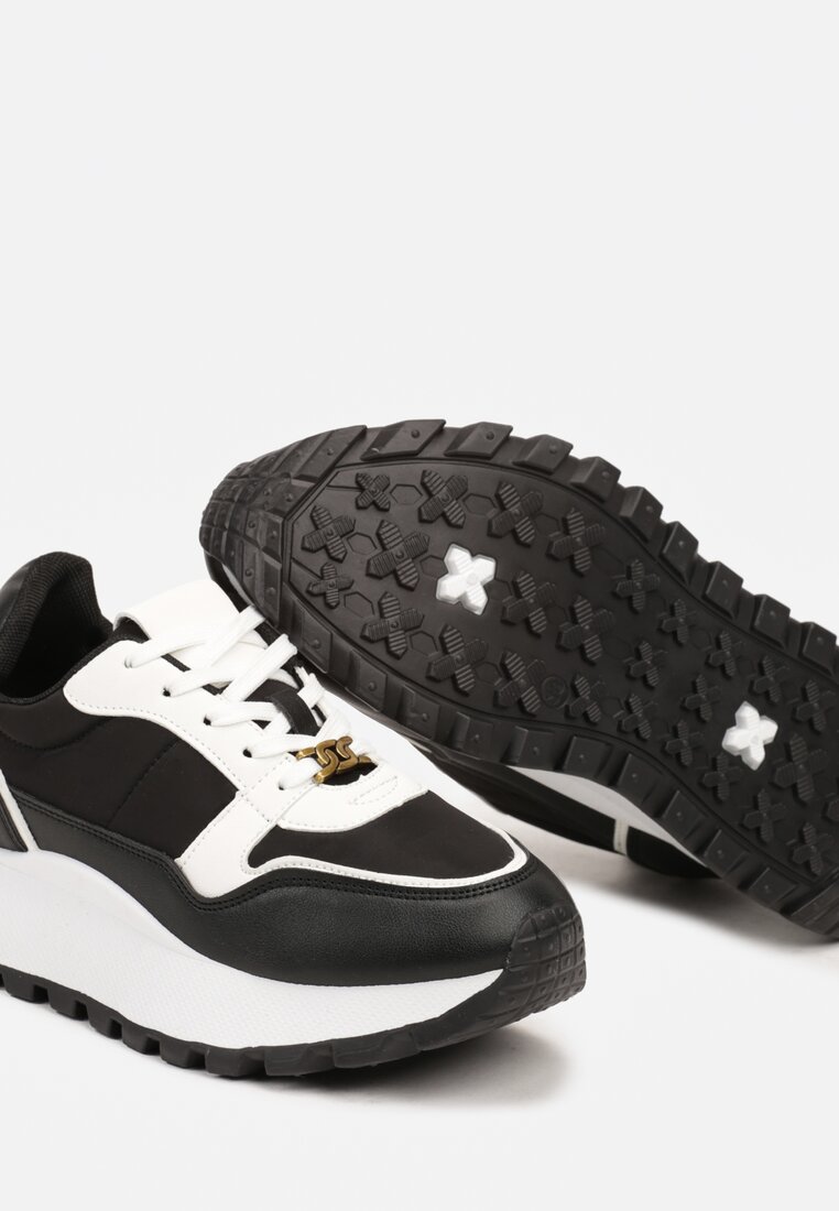 Czarne Sneakersy na Platformie z Ozdobną Aplikacją Przy Wiązaniu Amirorae