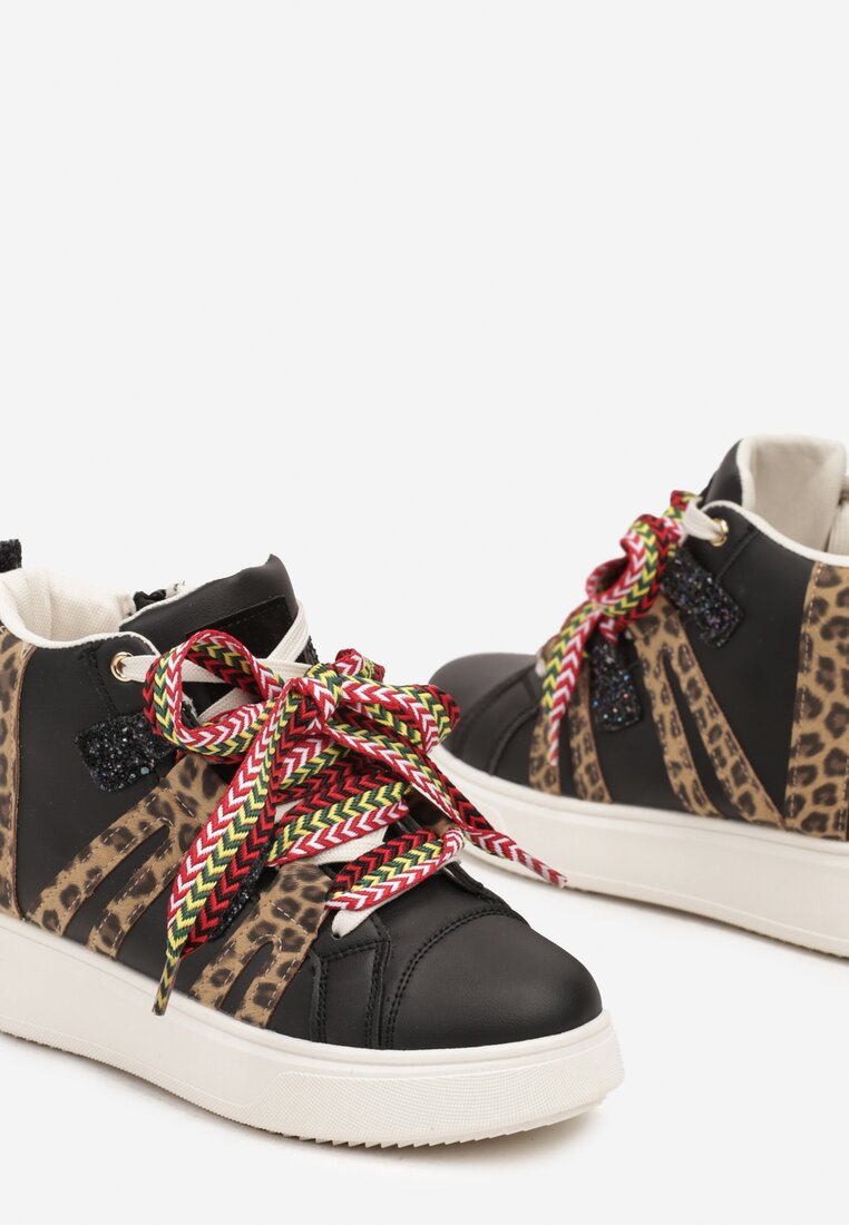 Czarne Sneakersy na Platformie w Streetwearowym Stylu z Kontrastowymi Wstawkami Kaithana