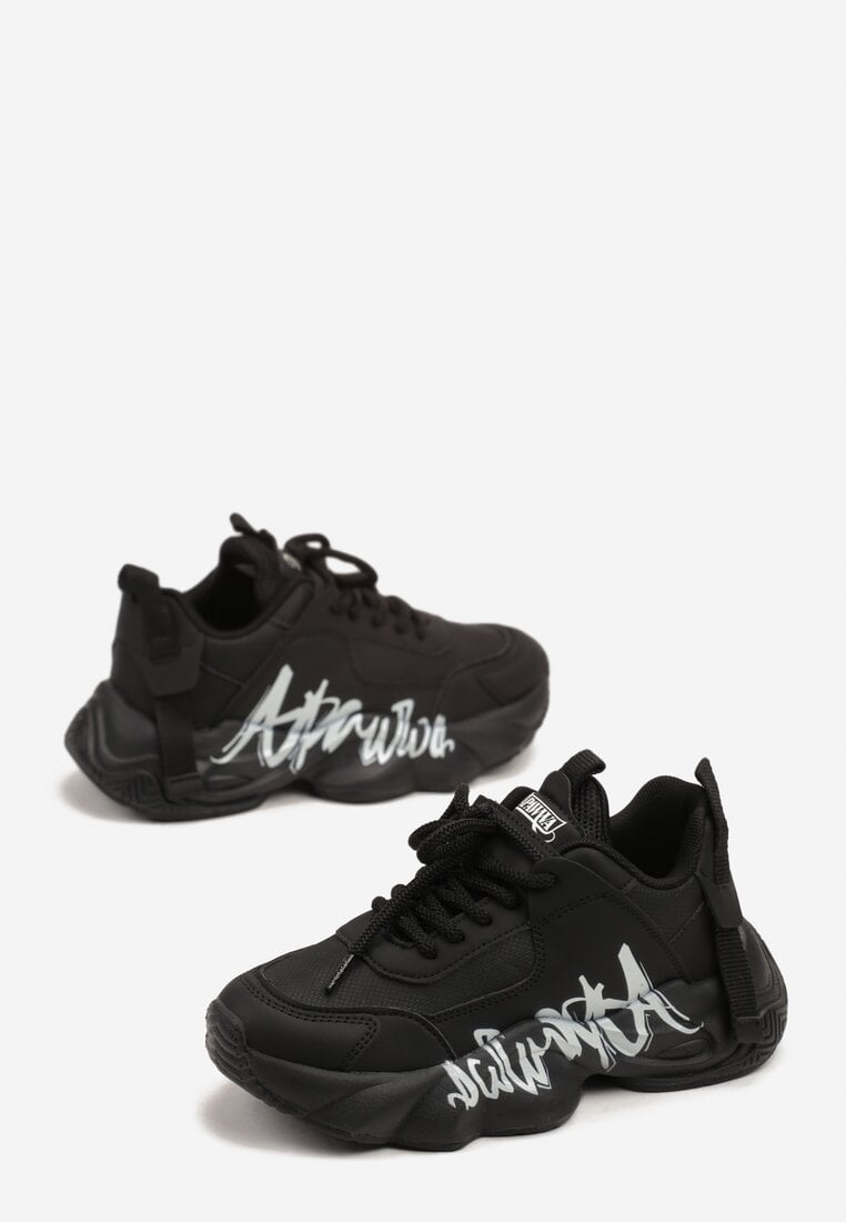 Czarne Buty Sportowe Sneakersy na Grubej Tłoczonej Podeszwie Ozdobione Napisem Celestira