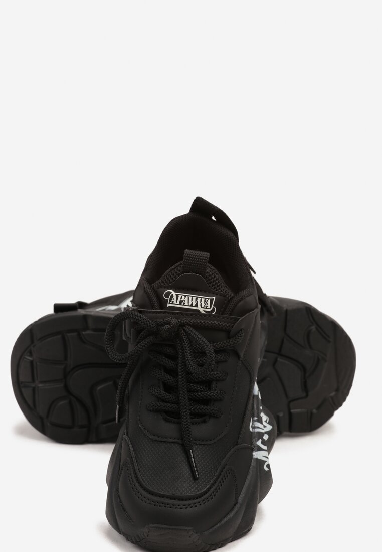 Czarne Buty Sportowe Sneakersy na Grubej Tłoczonej Podeszwie Ozdobione Napisem Celestira