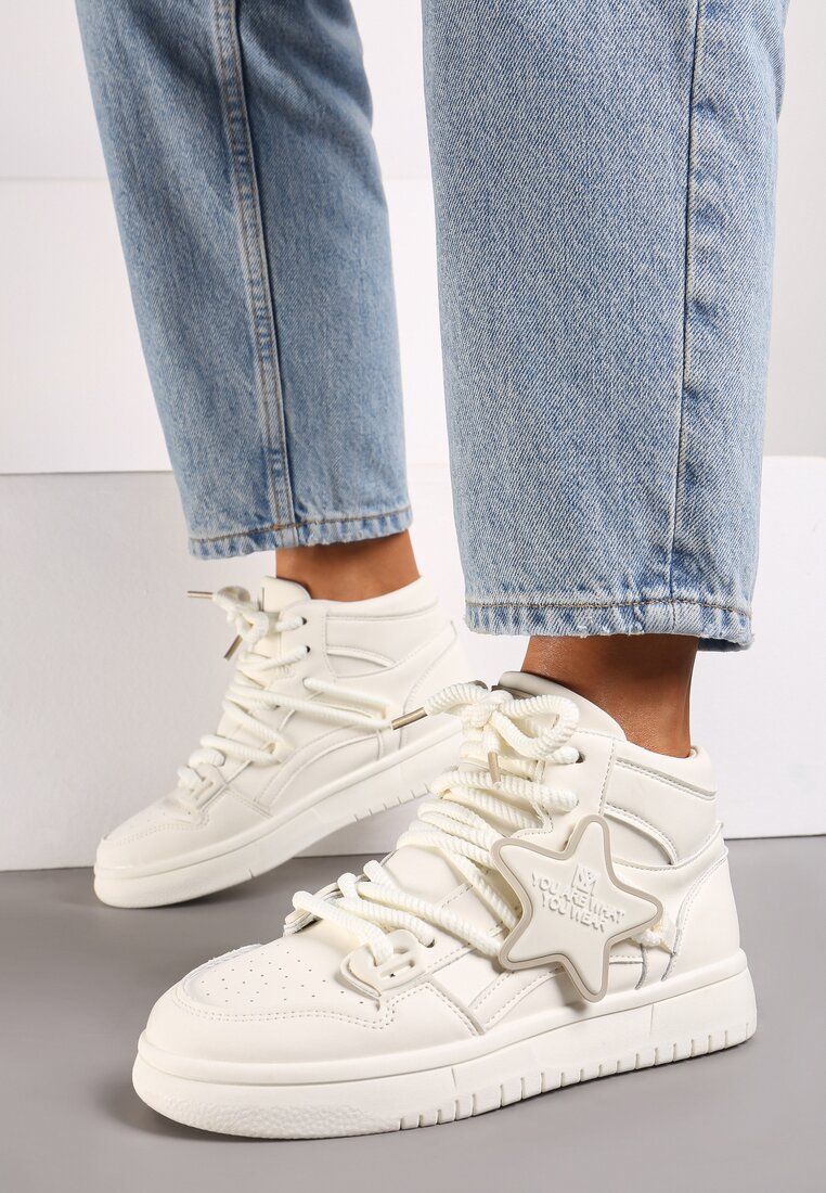 Białe Sneakersy z Wysoką Cholewka na Płaskiej Podeszwie z Gwiazdą Savilia