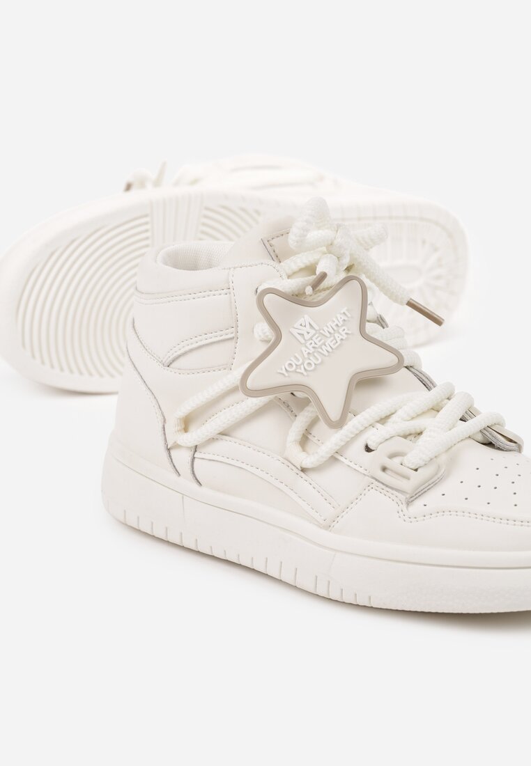 Białe Sneakersy z Wysoką Cholewka na Płaskiej Podeszwie z Gwiazdą Savilia