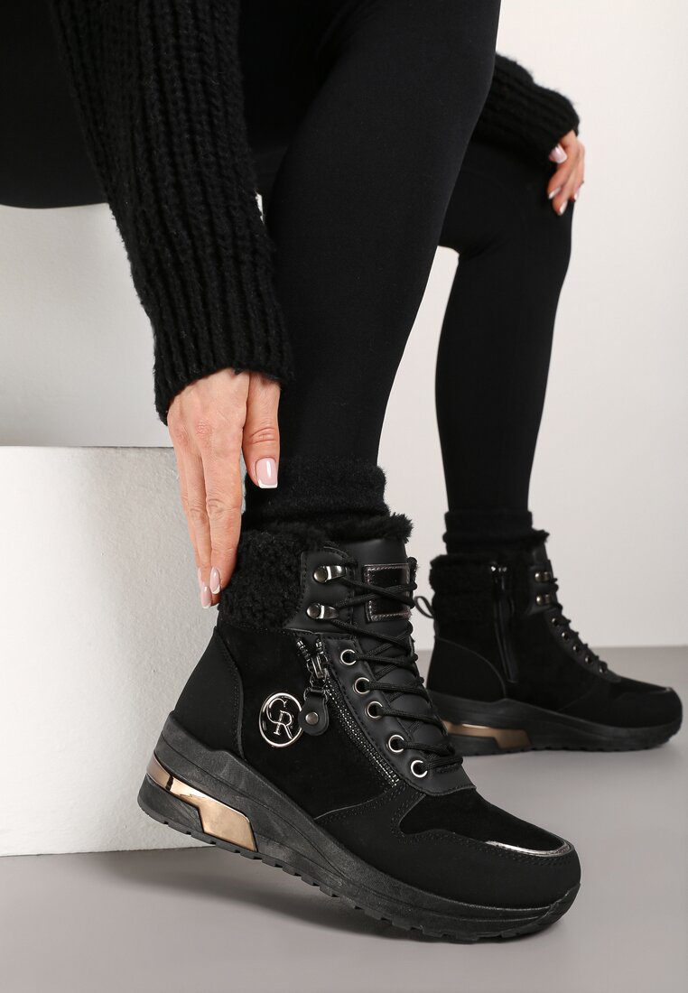 Czarne Sneakersy na Koturnie z Wysoką Cholewką Aplikacją i Futerkiem Typu Baranek Sinirithe