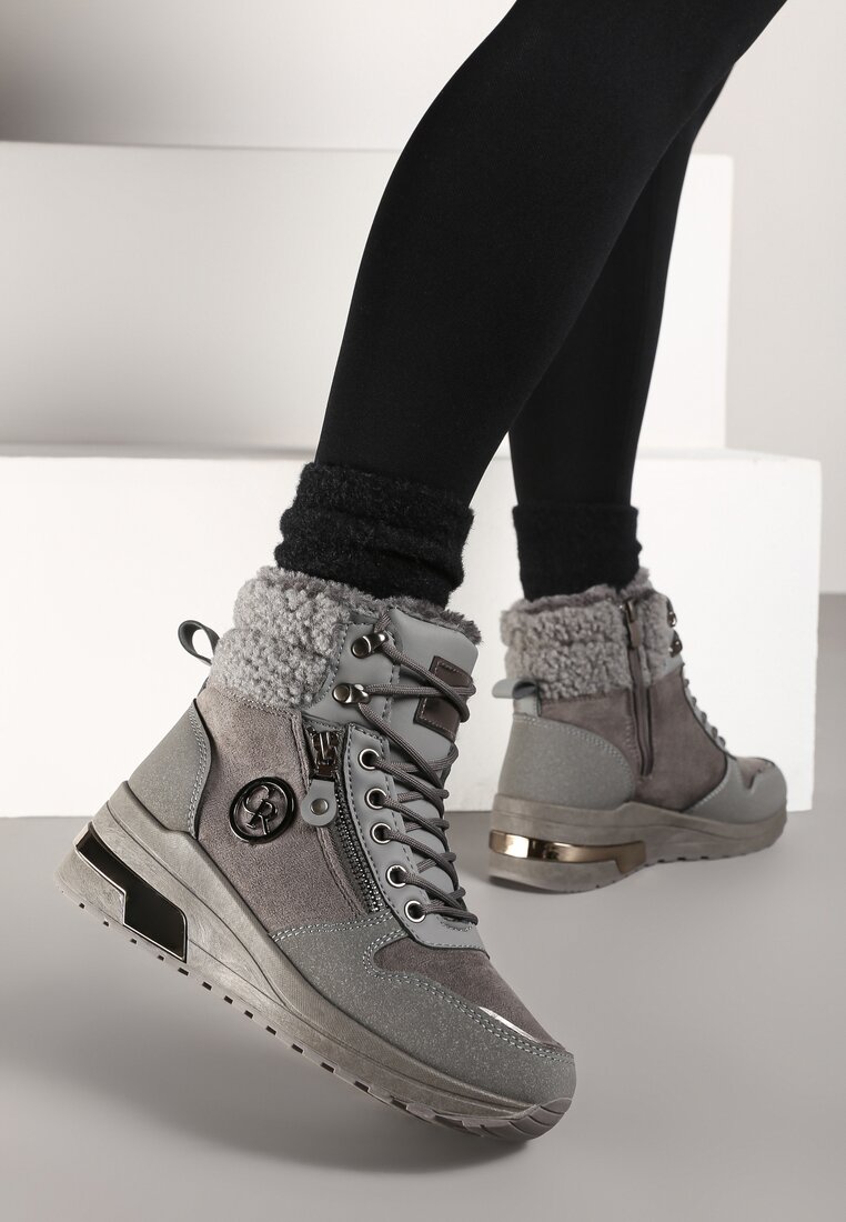 Szare Sneakersy na Koturnie z Wysoką Cholewką Aplikacją i Futerkiem Typu Baranek Sinirithe
