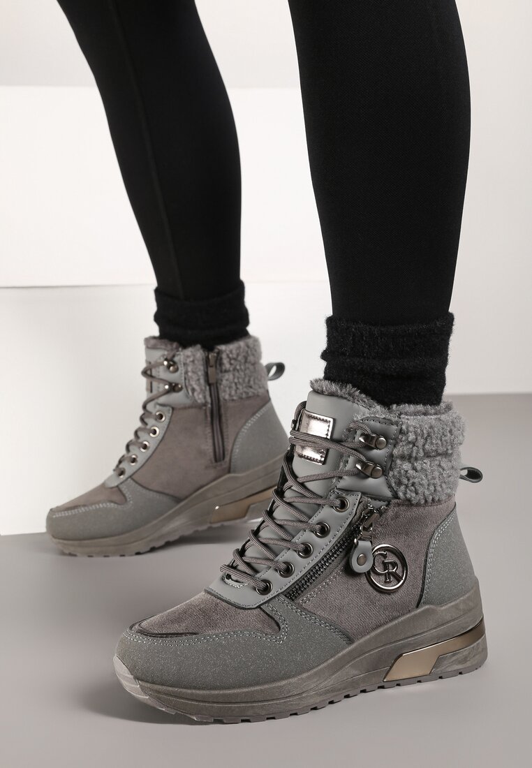 Szare Sneakersy na Koturnie z Wysoką Cholewką Aplikacją i Futerkiem Typu Baranek Sinirithe