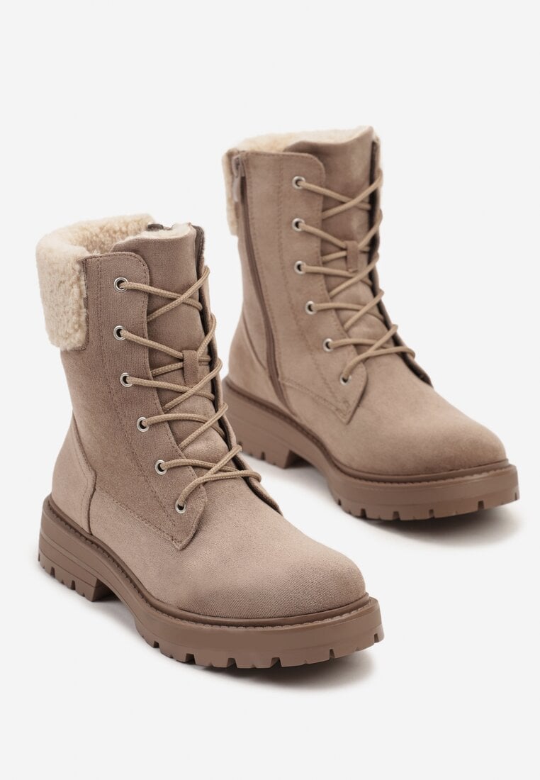 Beżowe Botki Workery na Płaskiej Podeszwie Zdobione Futerkiem Typu Baranek Nevasilla