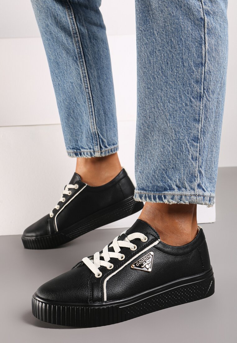 Czarne Płaskie Skórzane Sneakersy z Aplikacją Trójkąta Labriene
