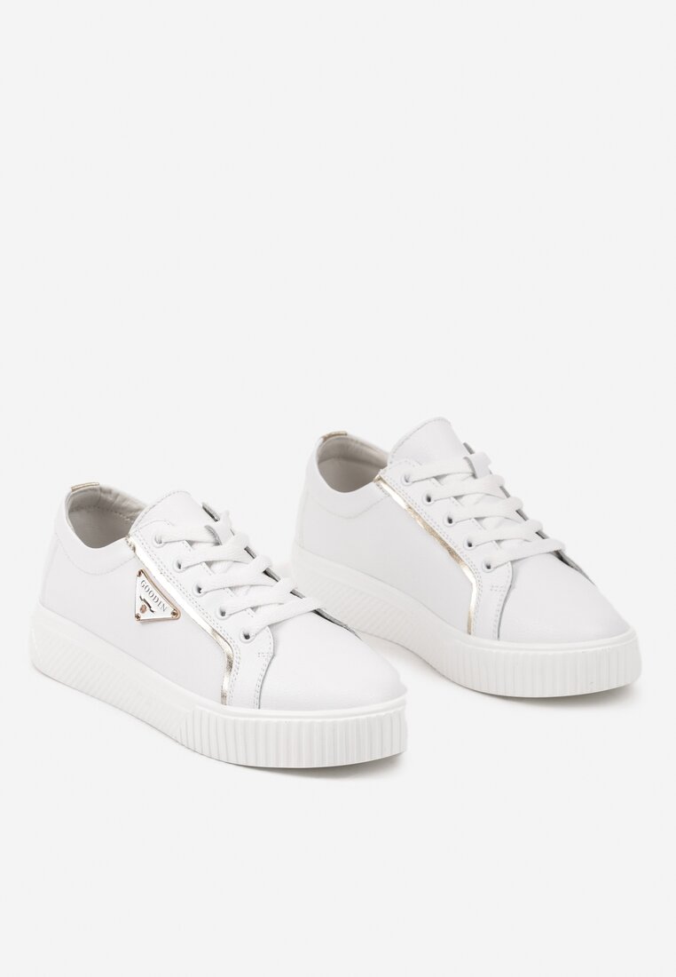 Białe Płaskie Skórzane Sneakersy z Aplikacją Trójkąta Labriene