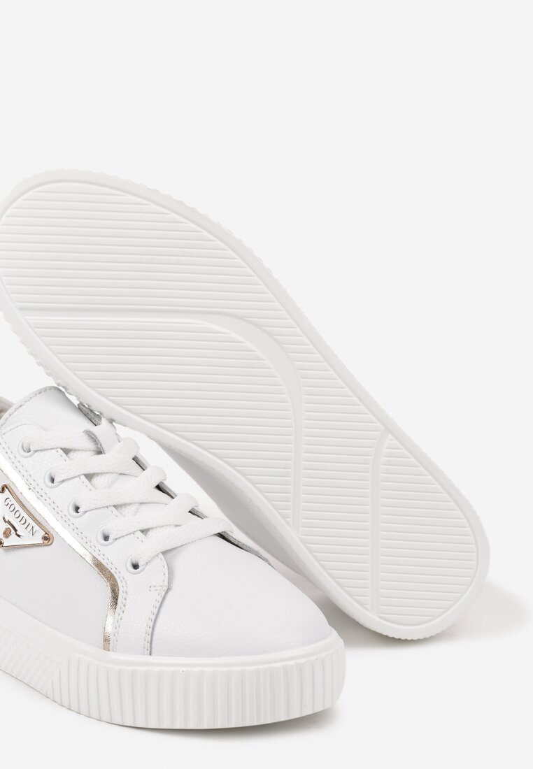 Białe Płaskie Skórzane Sneakersy z Aplikacją Trójkąta Labriene
