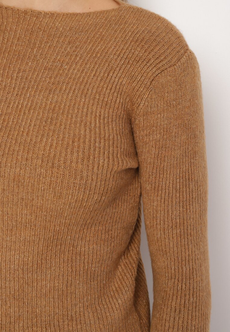 Brązowy Sweter w Klasycznym Stylu z Dekoltem w Łódkę Zinvirra