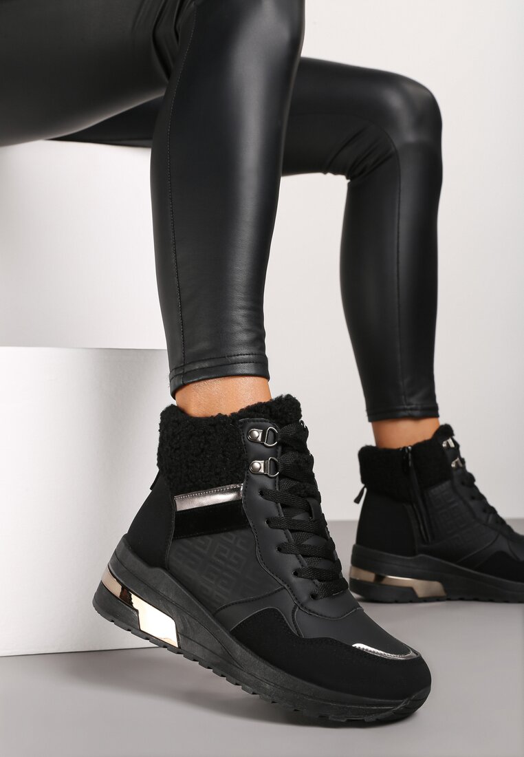 Czarne Sneakersy na Koturnie Zdobione Metalicznymi Wstawkami i Futerkiem Omedia