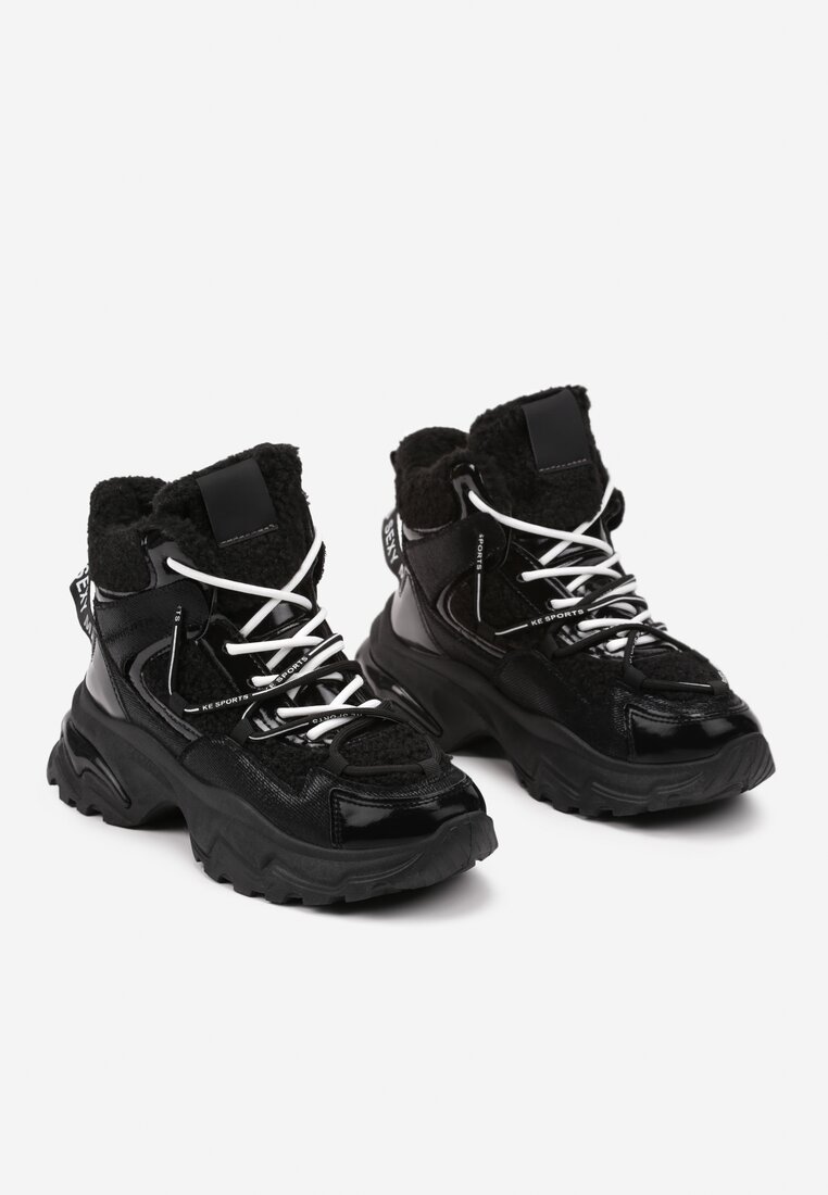 Czarne Sneakersy na Grubej Podeszwie z Metaliczną Wstawką i Napisami Atterella