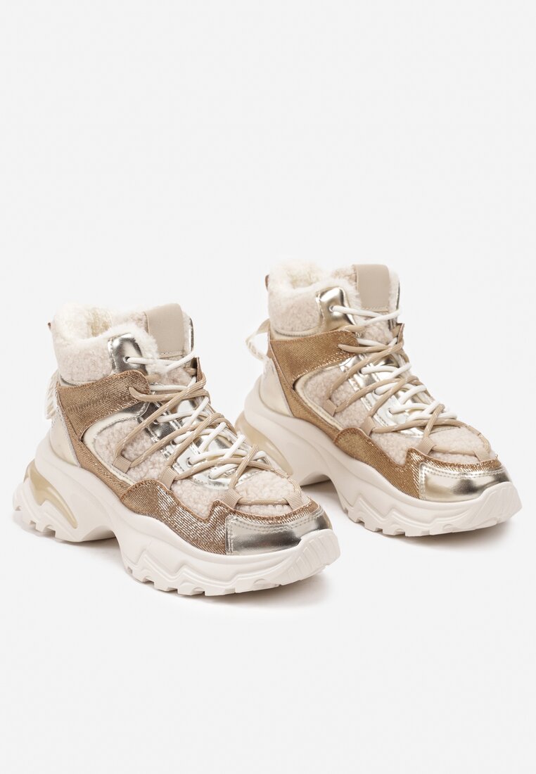Złote Sneakersy na Grubej Podeszwie z Metaliczną Wstawką i Napisami Atterella