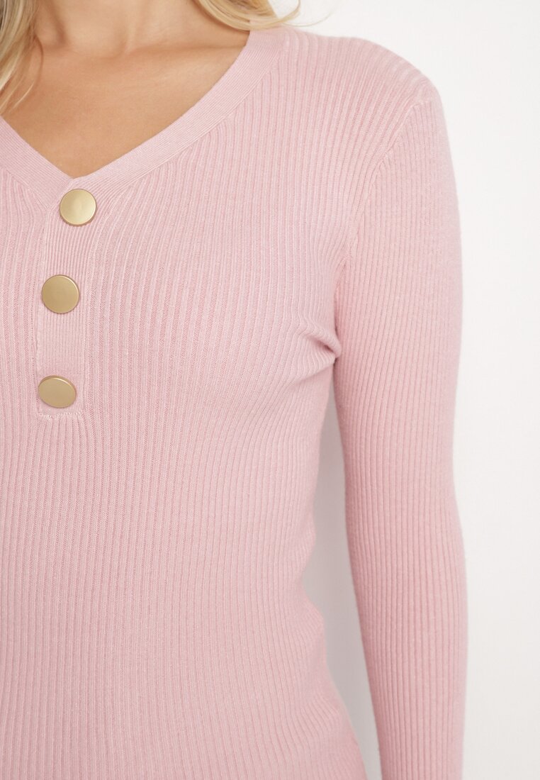 Jasnoróżowy Sweter z Bawełną z Prążkowanego Materiału Ozdobiony Guzikami Zinfera