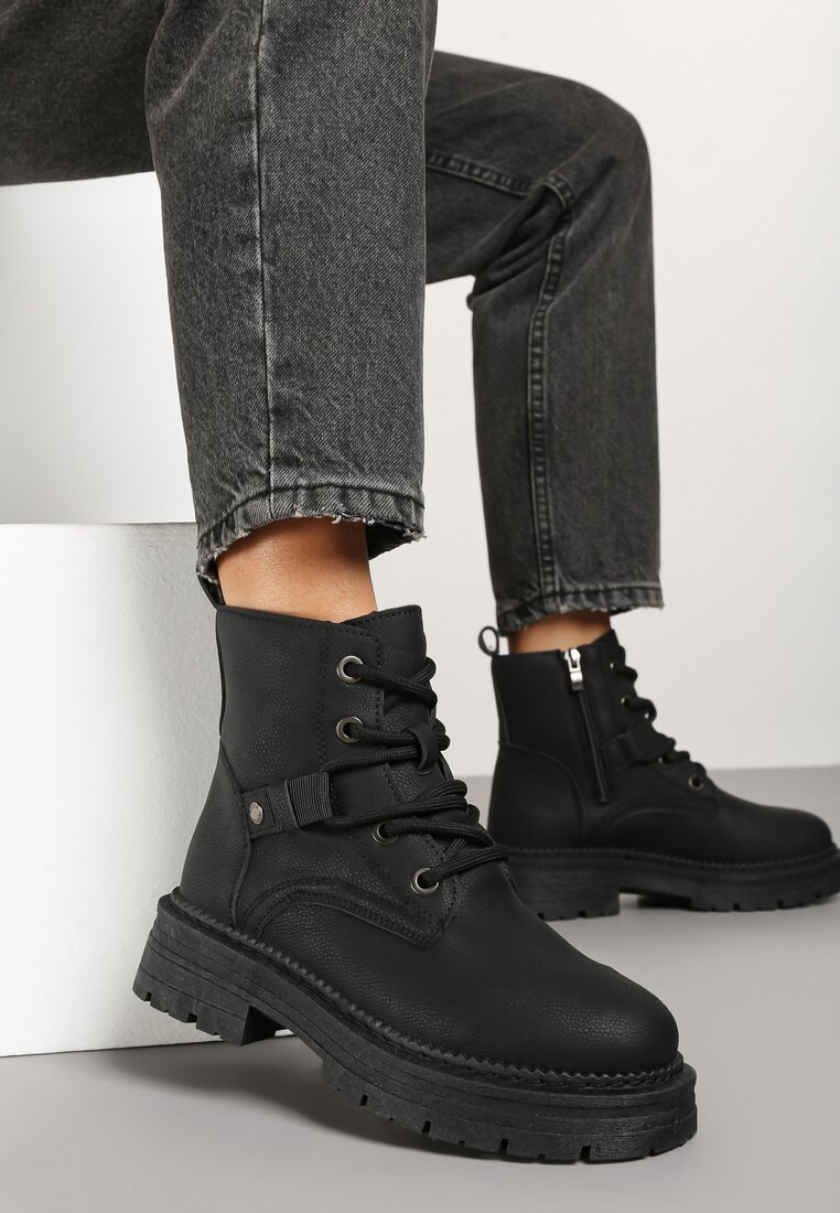 Czarne Botki Workery na Płaskiej Podeszwie ze Sznurowaniem Savalinna