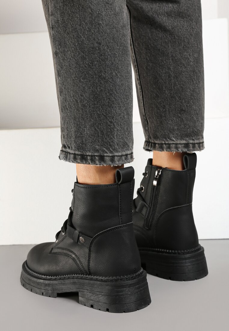 Czarne Botki Workery na Płaskiej Podeszwie ze Sznurowaniem Savalinna