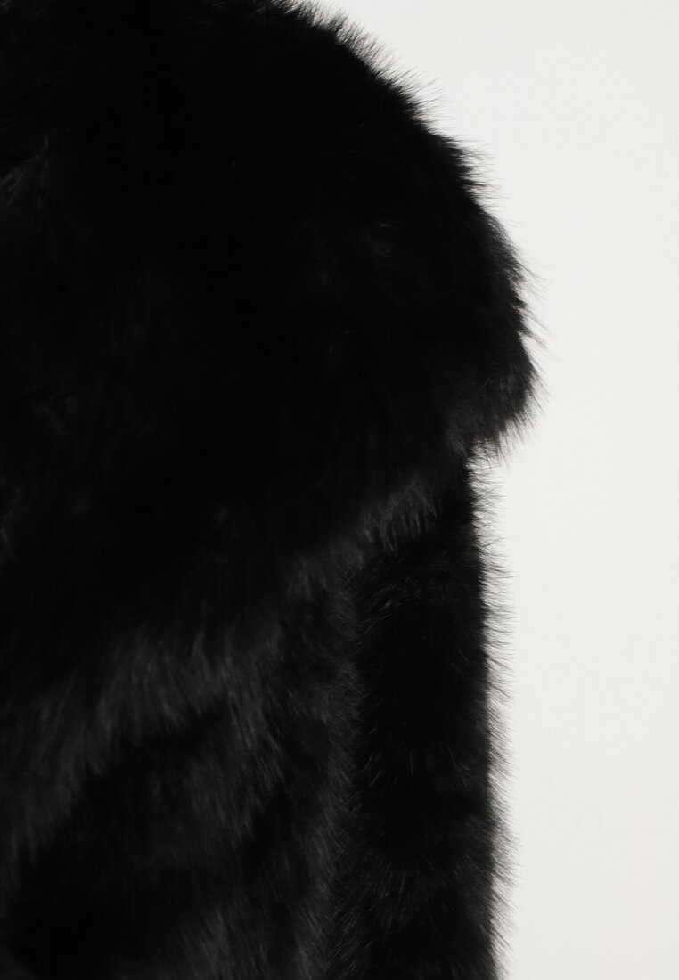 Czarna Futrzana Kurtka z Szerokim Kołnierzem i Kieszeniami Atintana