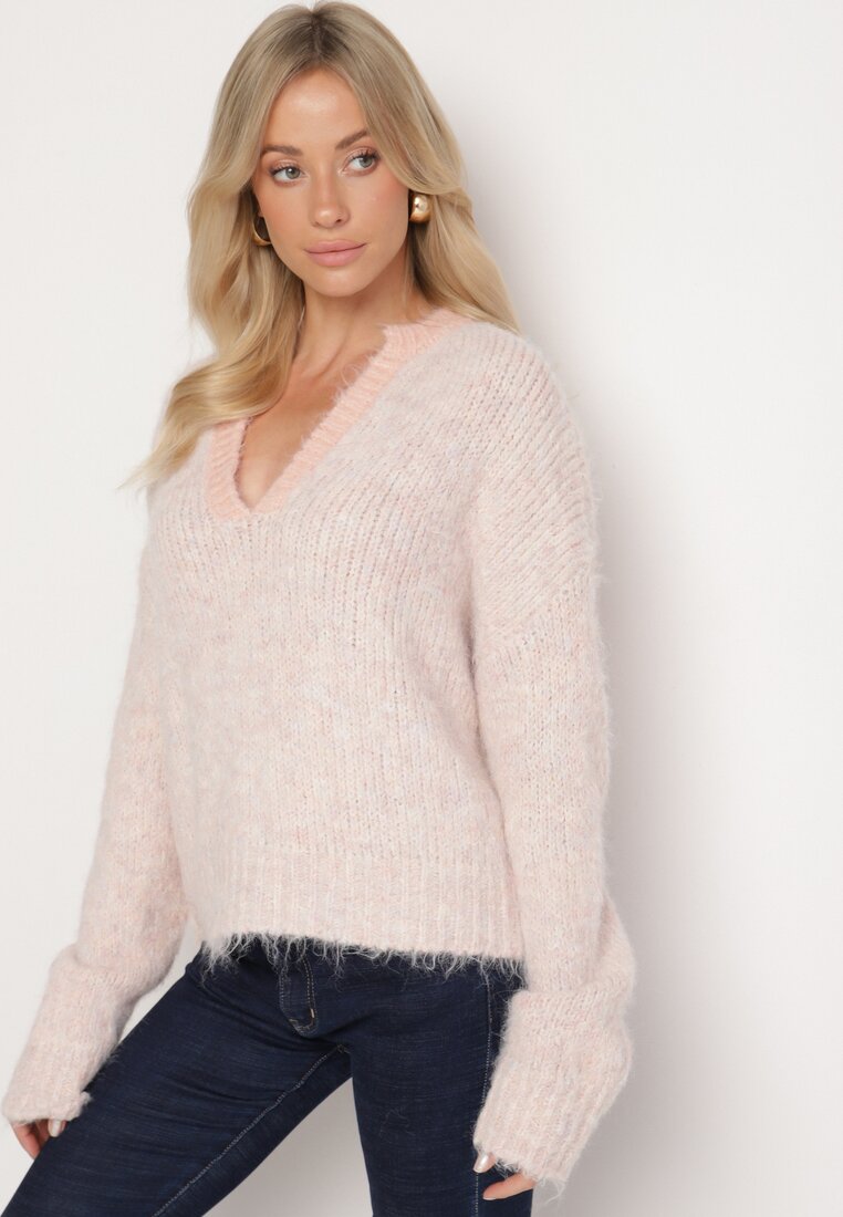 Różowy Krótki Sweter z Wełną i Głębokim Dekoltem w Serek Savalithia